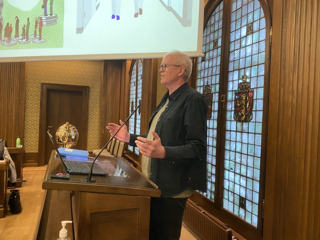 Lars Haltbrekken innleder. Foto